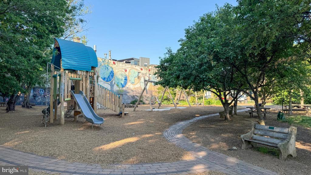 934 N 3RD STREET 50 302