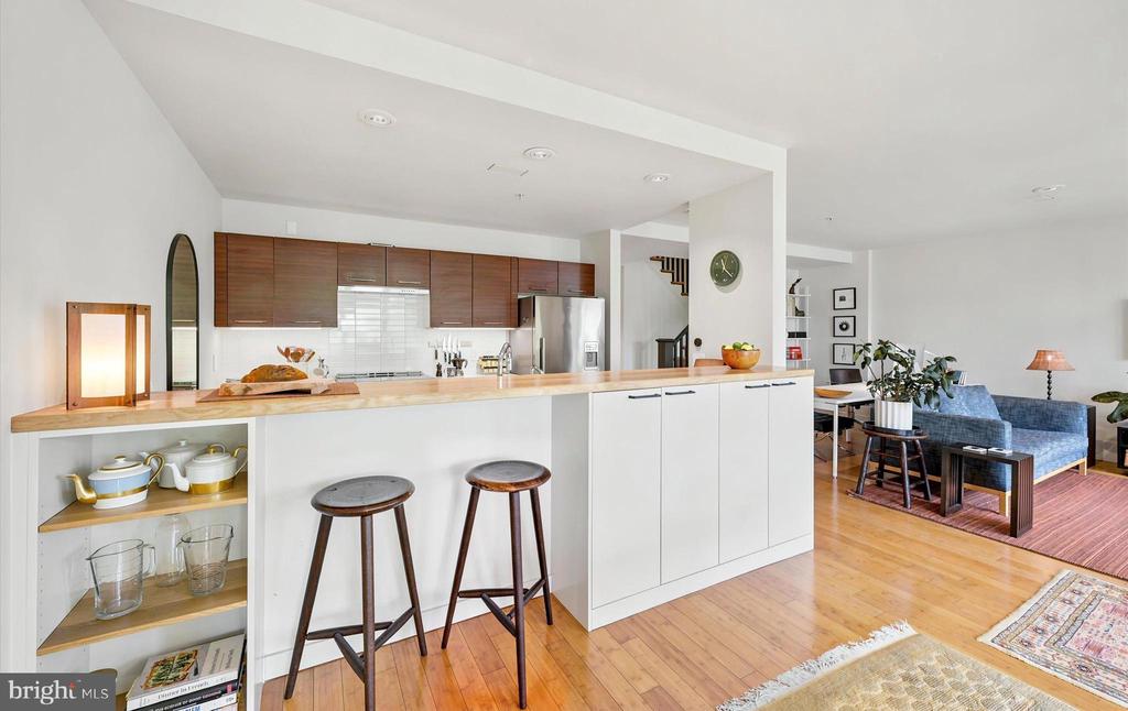 934 N 3RD STREET 50 302