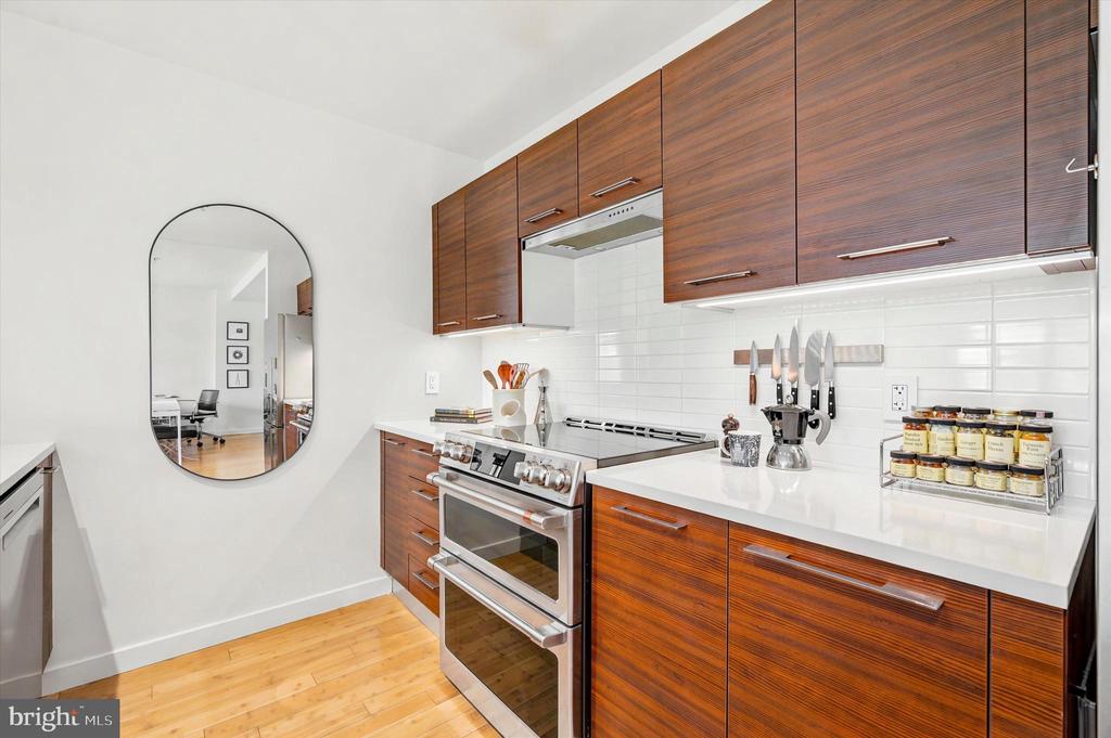 934 N 3RD STREET 50 302