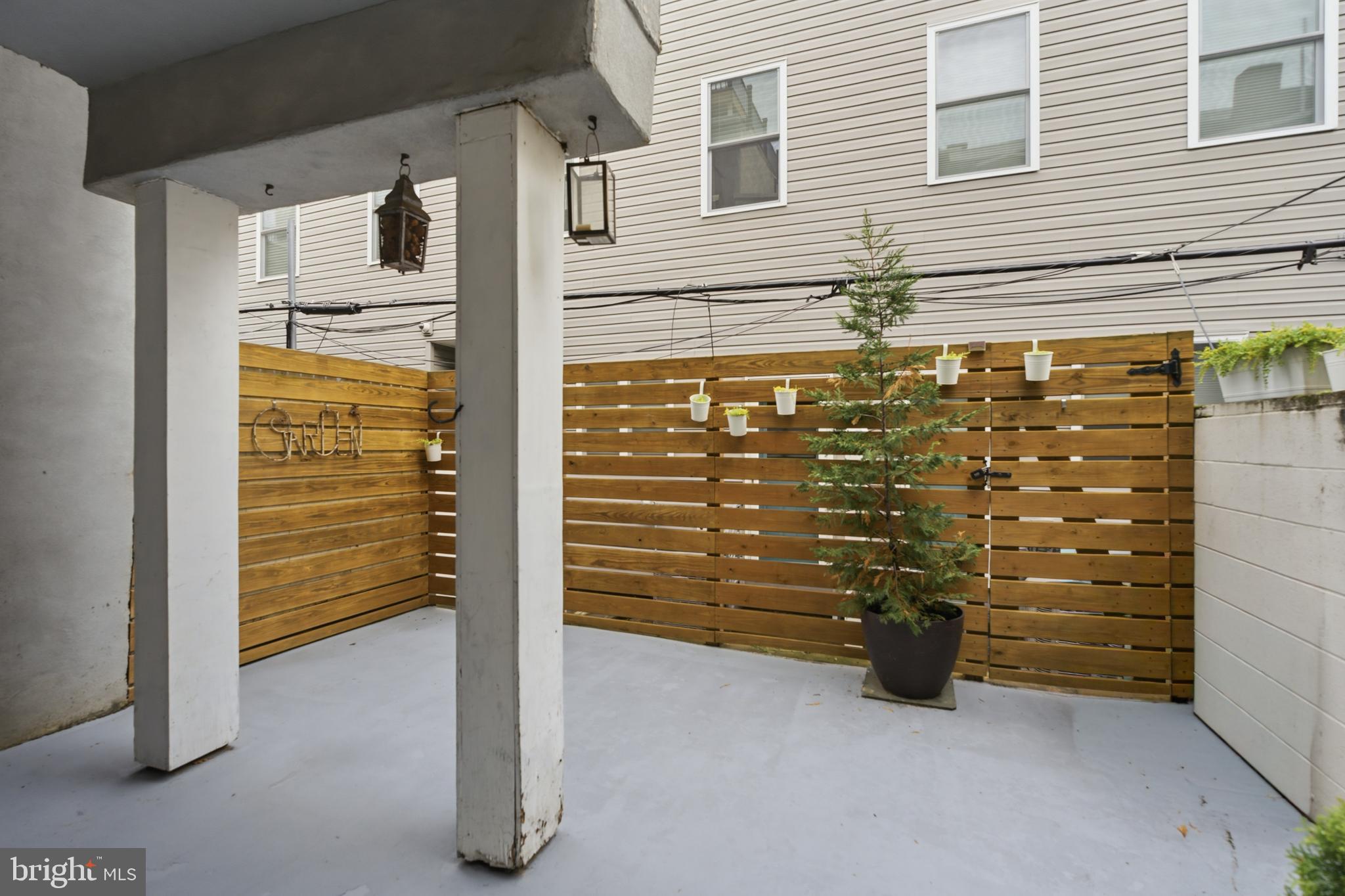 2137 BAINBRIDGE STREET