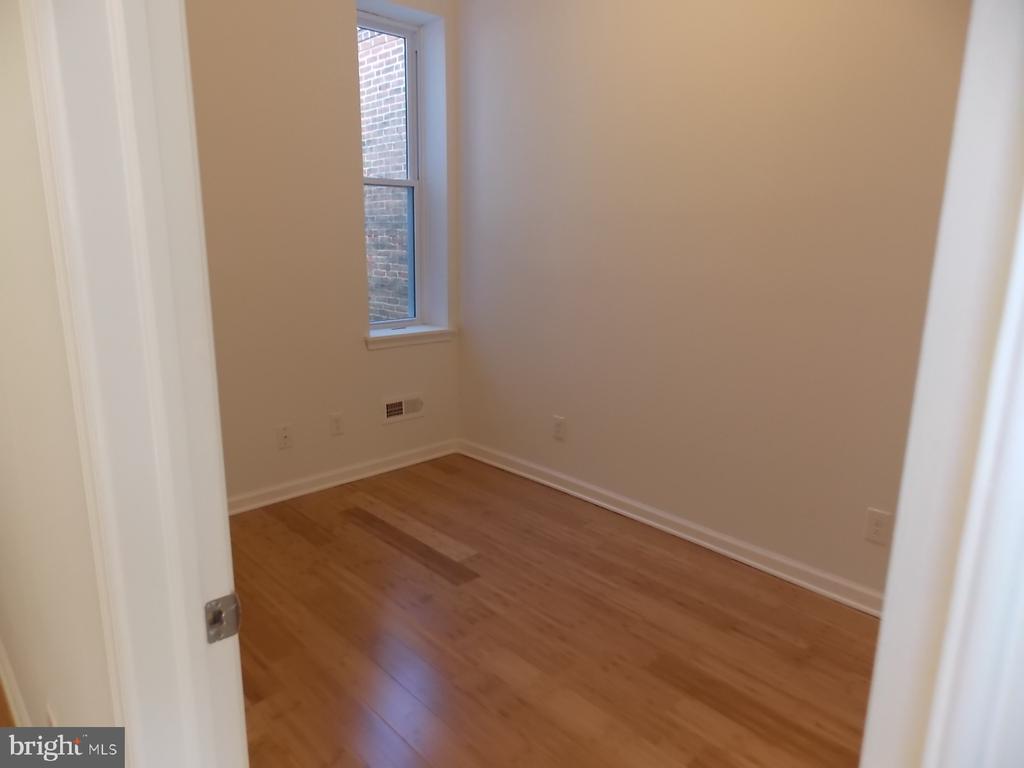 2323 W LEHIGH AVENUE