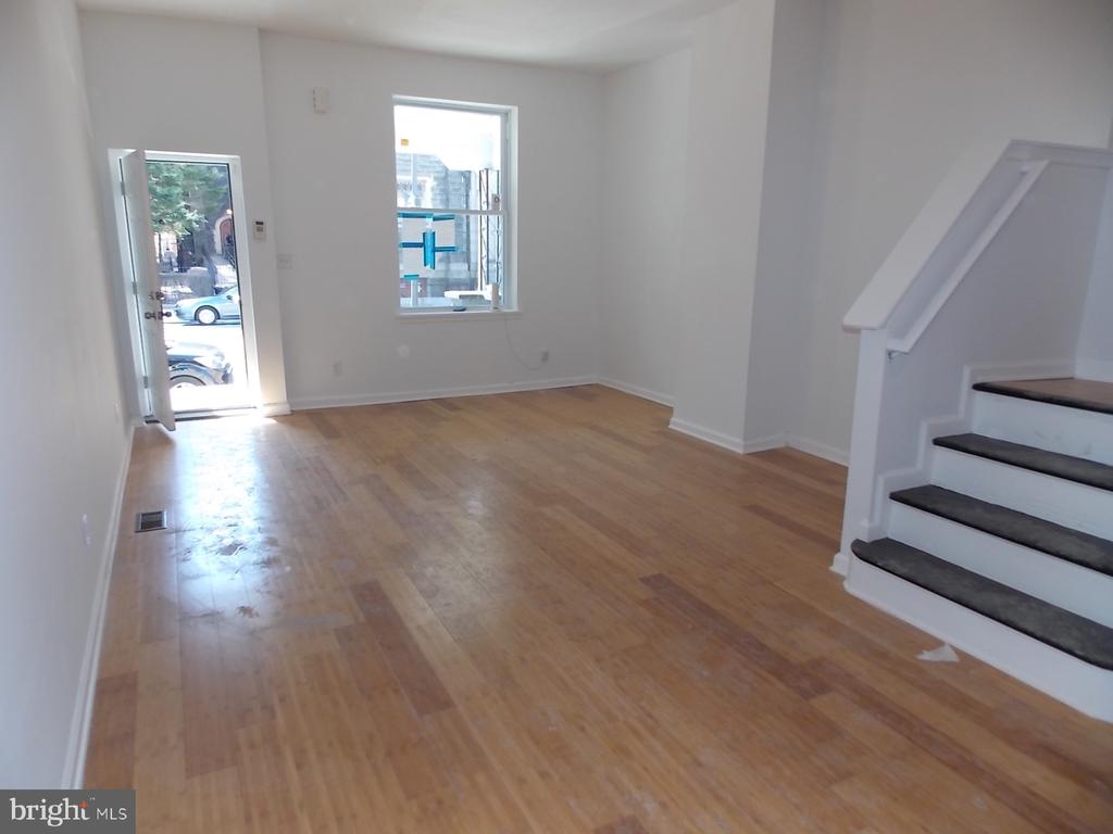 2323 W LEHIGH AVENUE