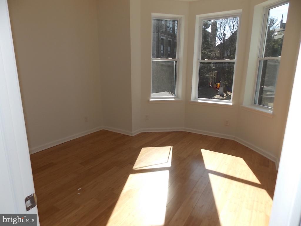2323 W LEHIGH AVENUE