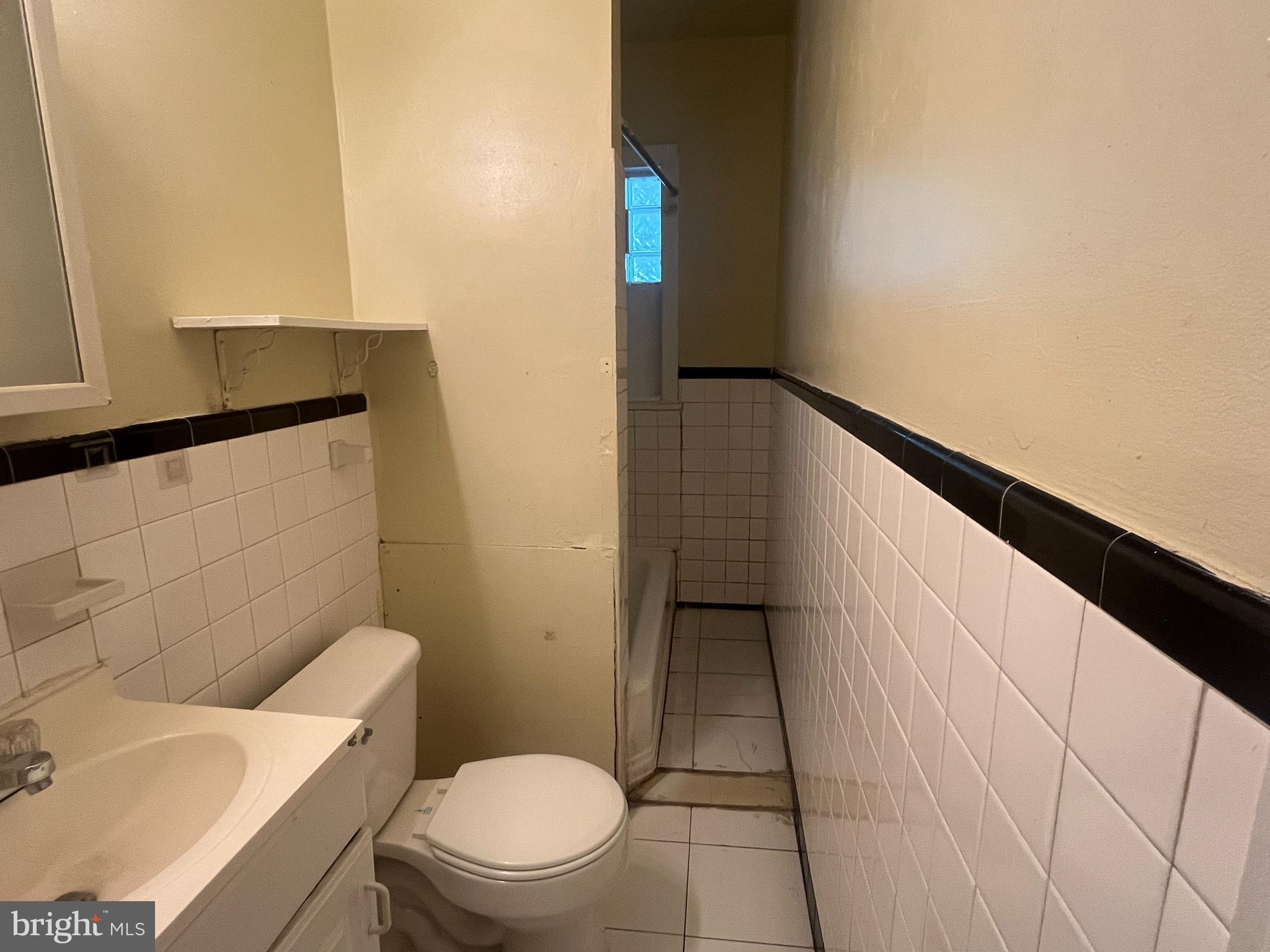 2023 W OXFORD STREET 1