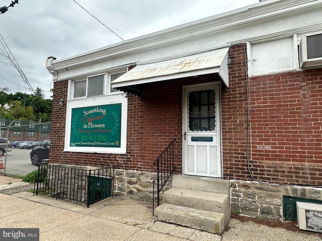 399 LEVERINGTON AVENUE