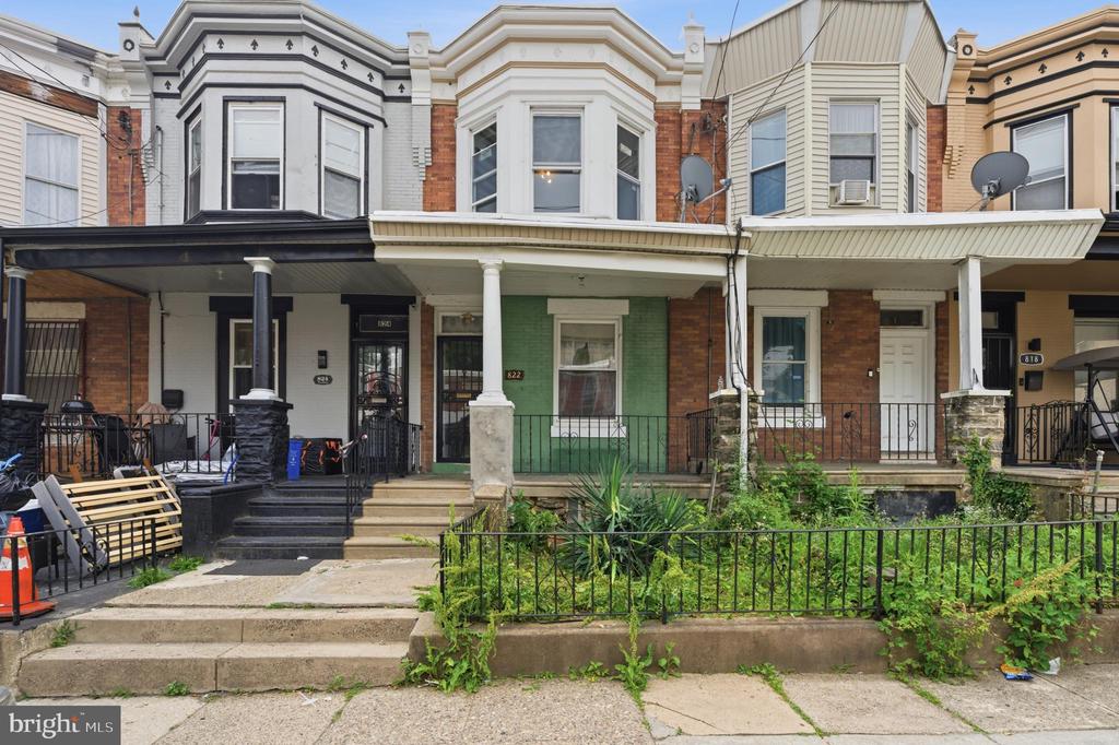 822 E WOODLAWN STREET