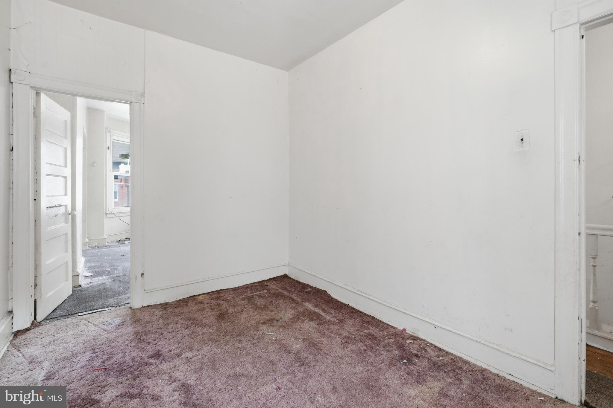 822 E WOODLAWN STREET