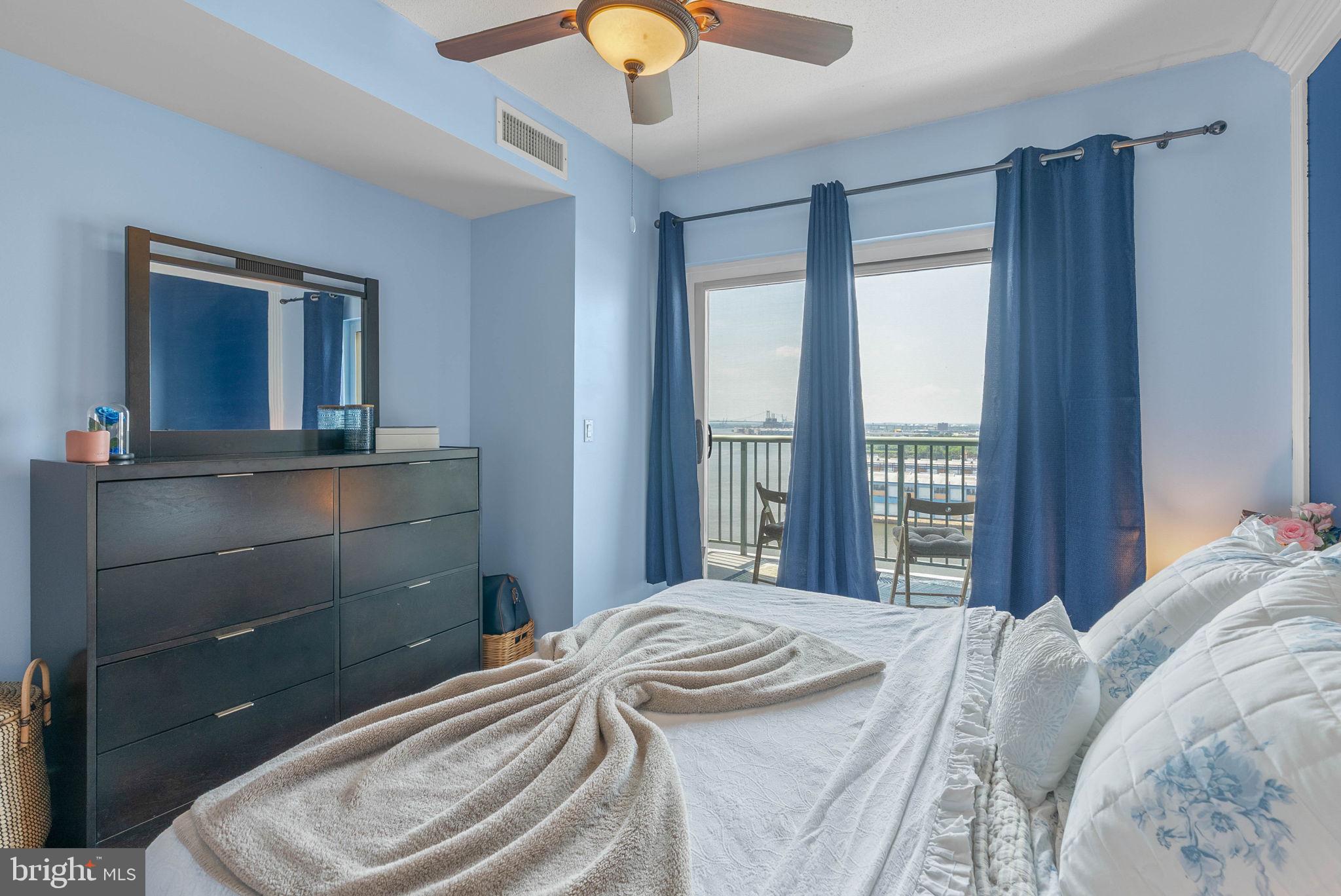 717 S COLUMBUS BOULEVARD 1216