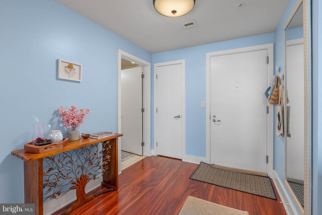 717 S COLUMBUS BOULEVARD 1216