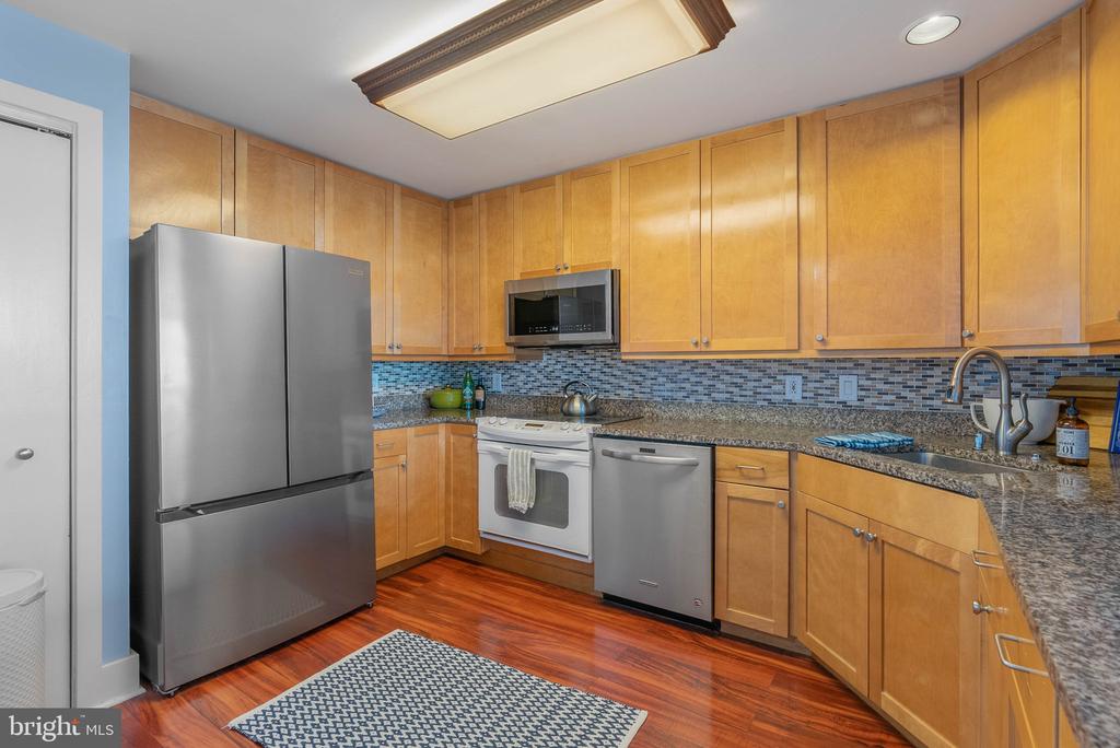 717 S COLUMBUS BOULEVARD 1216