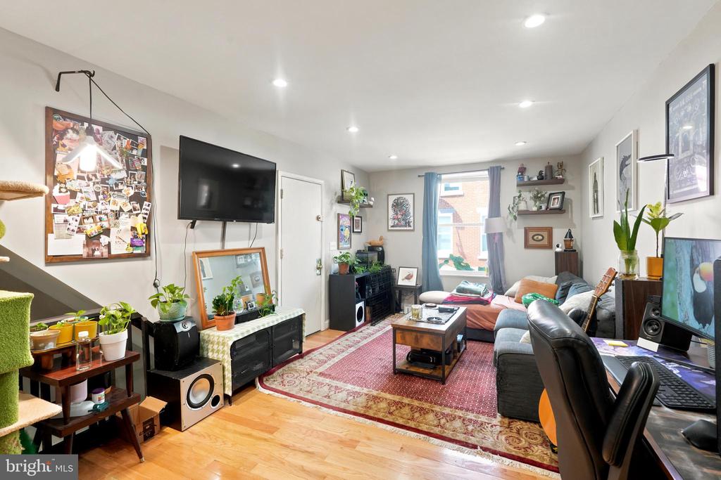 402 DURFOR STREET Unit: 1ST FLOOR