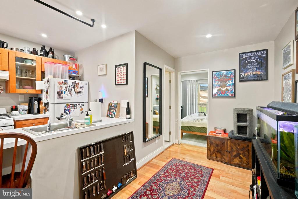 402 DURFOR STREET Unit: 1ST FLOOR