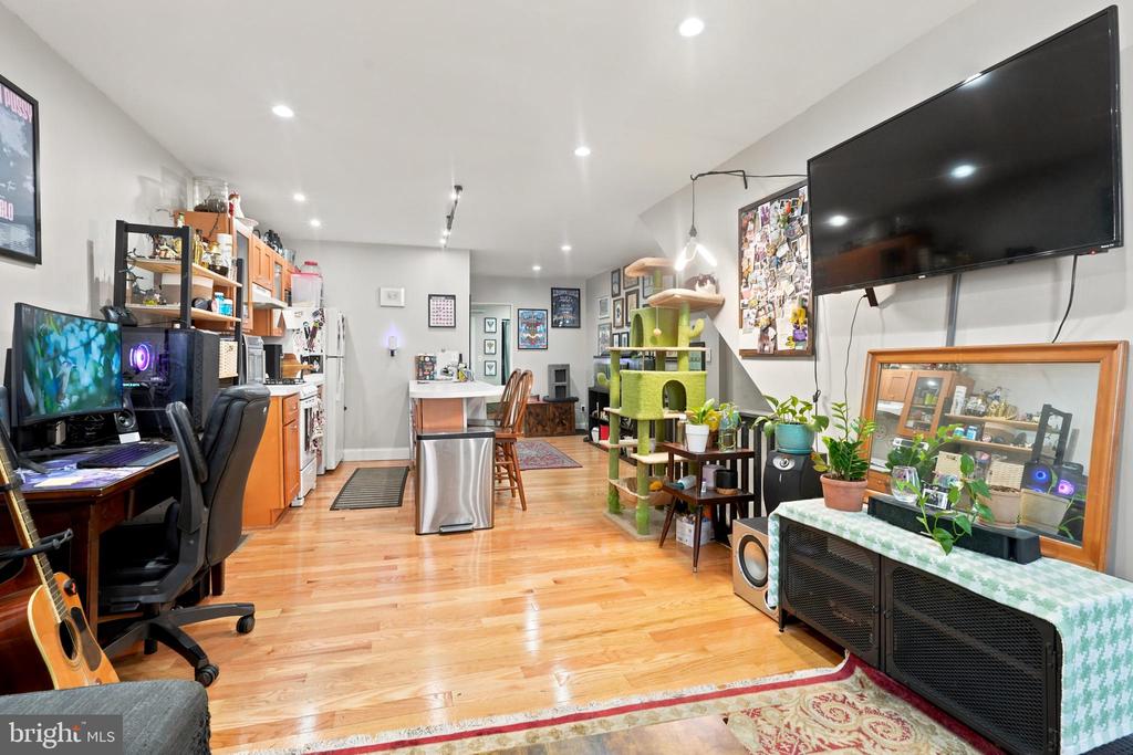402 DURFOR STREET Unit: 1ST FLOOR