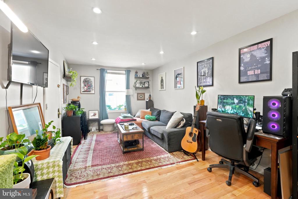402 DURFOR STREET Unit: 1ST FLOOR