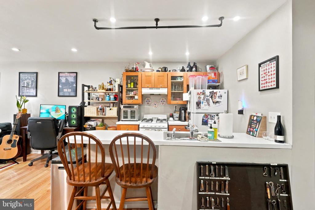 402 DURFOR STREET Unit: 1ST FLOOR