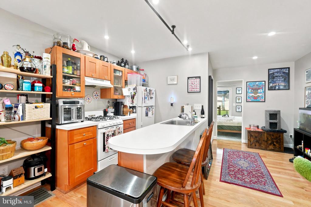 402 DURFOR STREET Unit: 1ST FLOOR