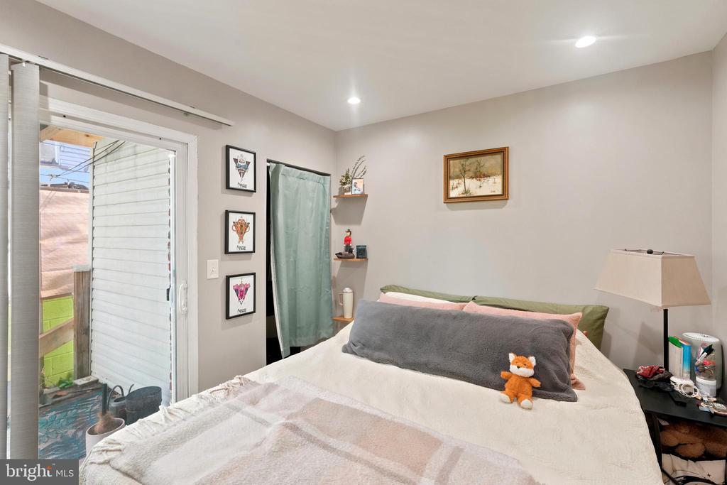 402 DURFOR STREET Unit: 1ST FLOOR