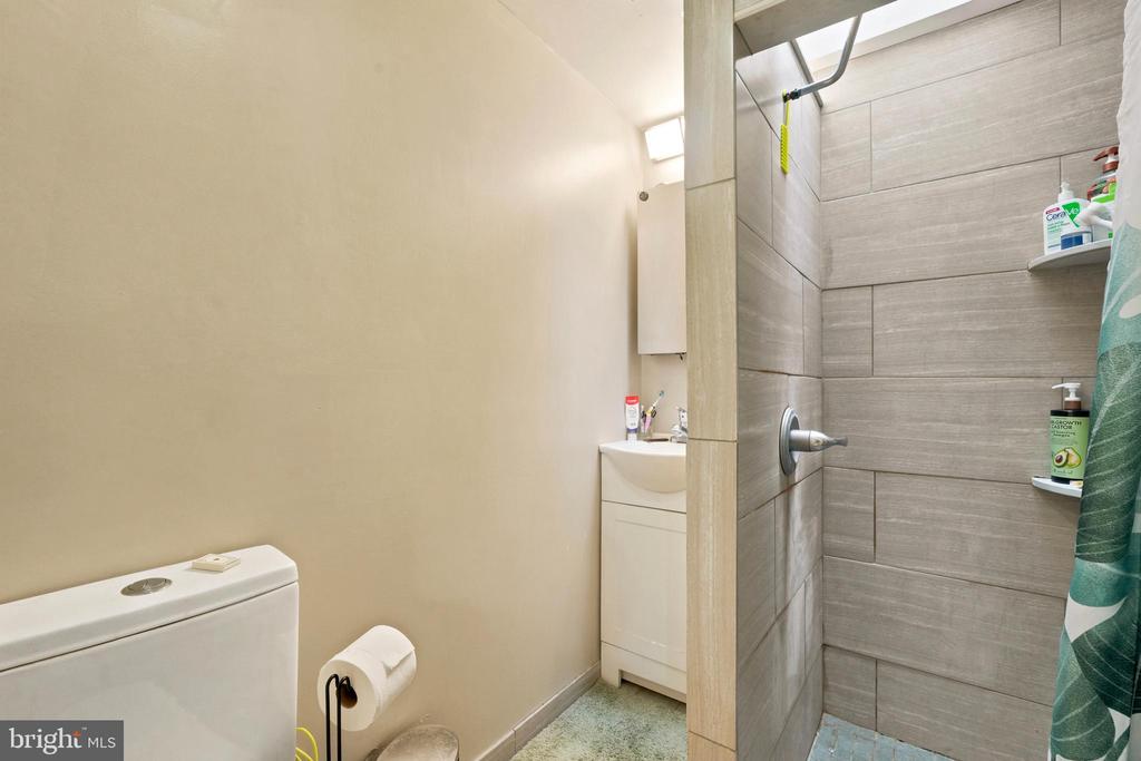 402 DURFOR STREET Unit: 1ST FLOOR