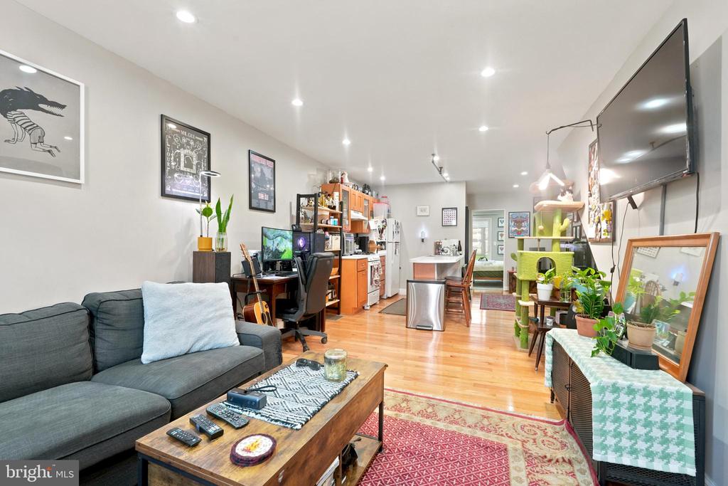 402 DURFOR STREET Unit: 1ST FLOOR