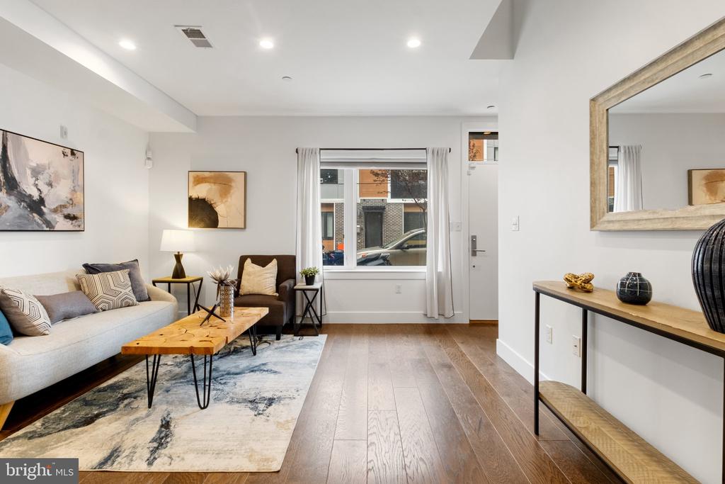 2019 BLAIR STREET 3A