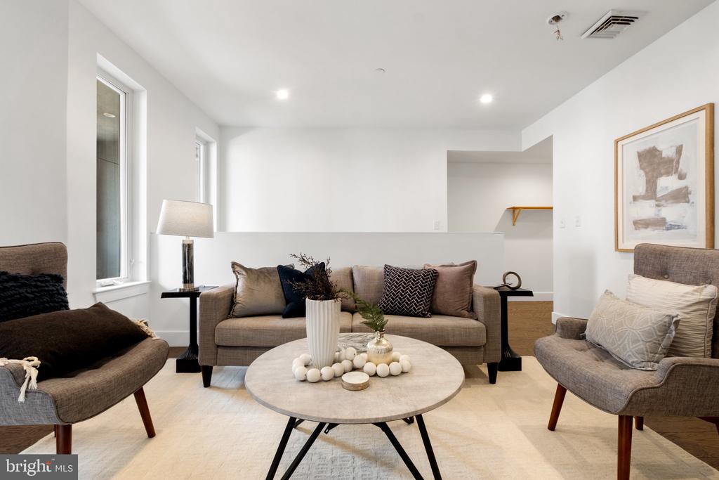 2019 BLAIR STREET 3A