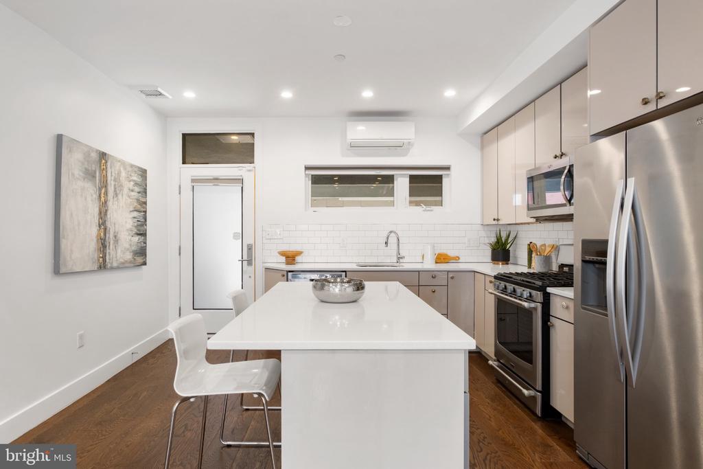 2019 BLAIR STREET 3A