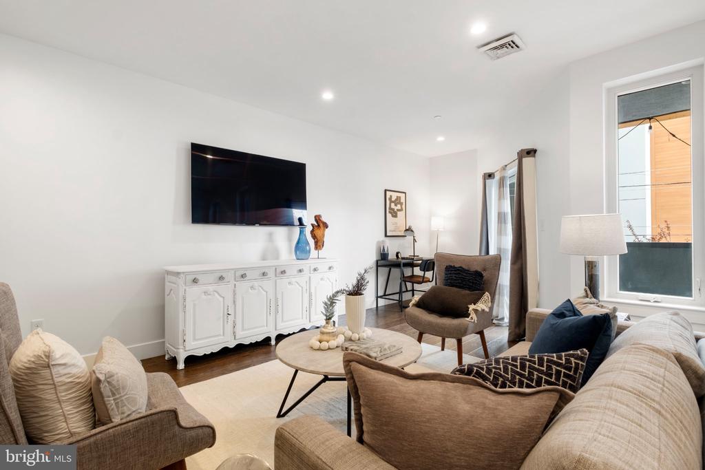 2019 BLAIR STREET 3A