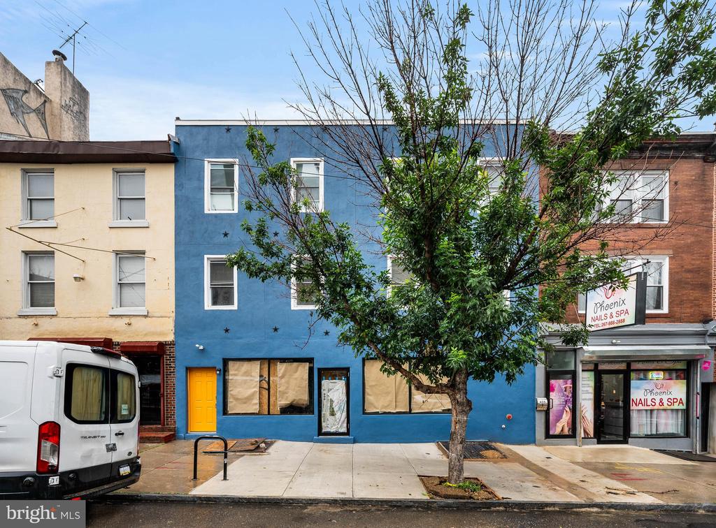 437 W GIRARD AVENUE Unit: 4