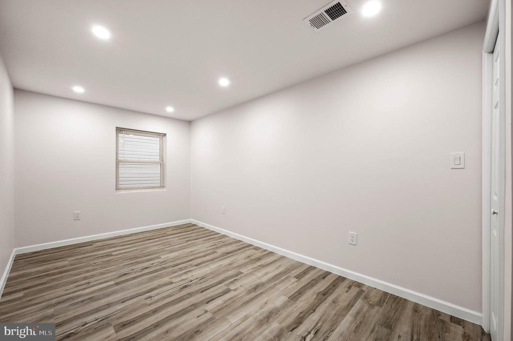 437 W GIRARD AVENUE Unit: 4
