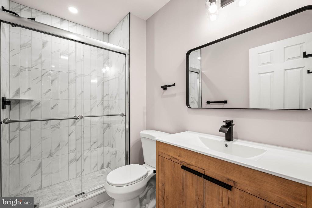 437 W GIRARD AVENUE Unit: 4