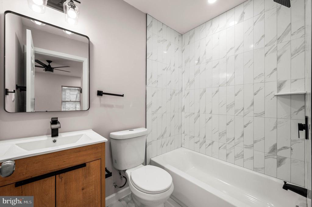 437 W GIRARD AVENUE Unit: 4