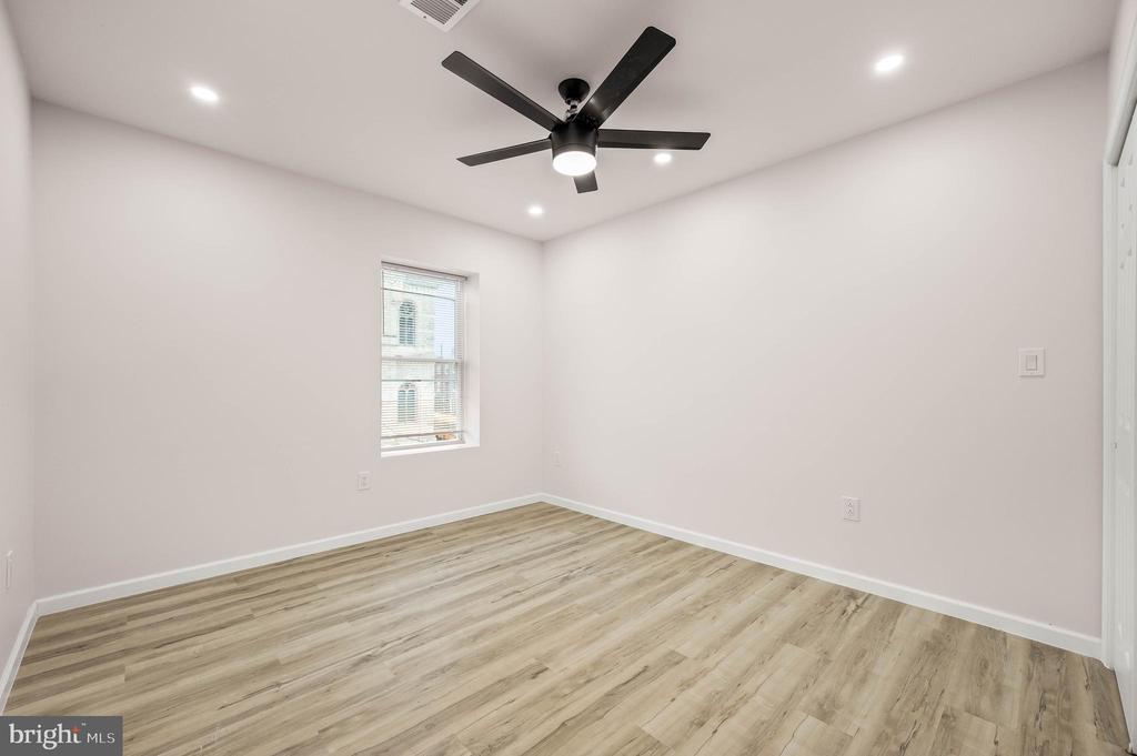 437 W GIRARD AVENUE Unit: 4
