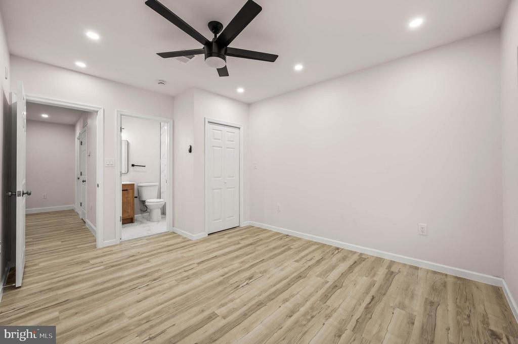 437 W GIRARD AVENUE Unit: 4