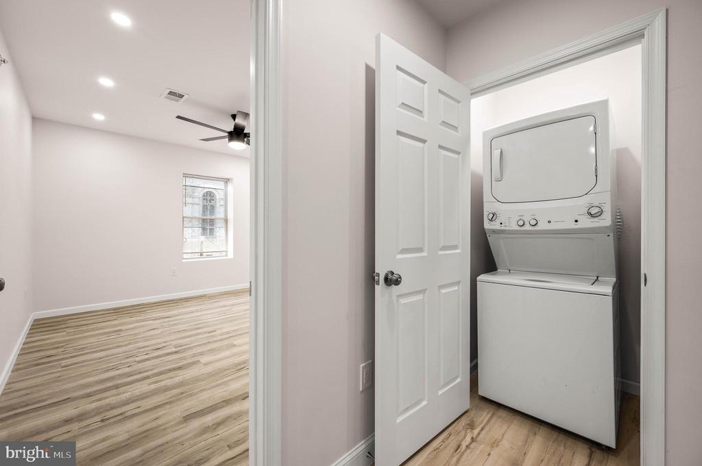 437 W GIRARD AVENUE Unit: 4