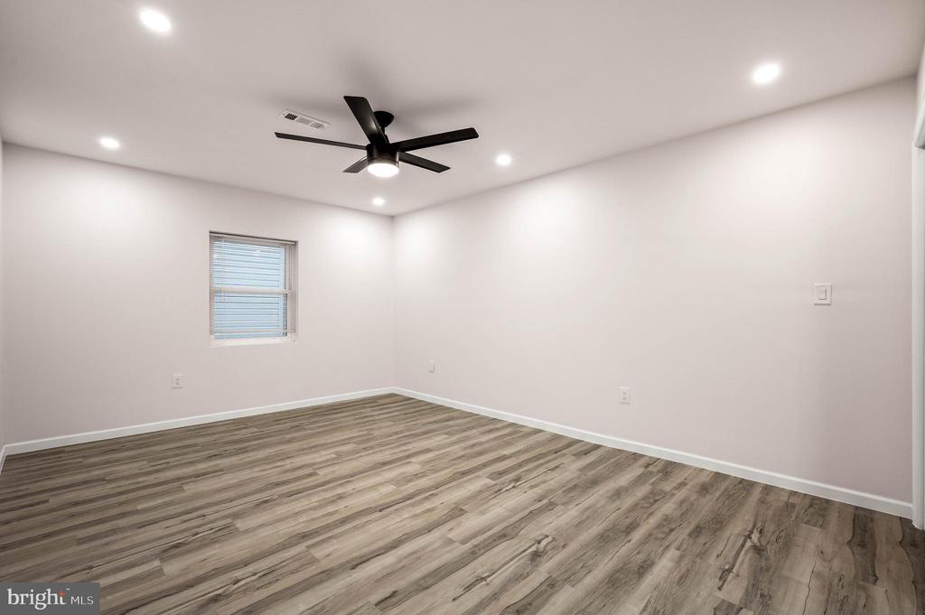437 W GIRARD AVENUE Unit: 4