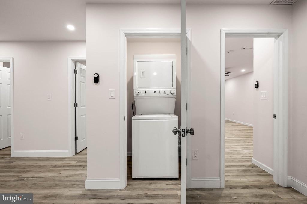 437 W GIRARD AVENUE Unit: 4