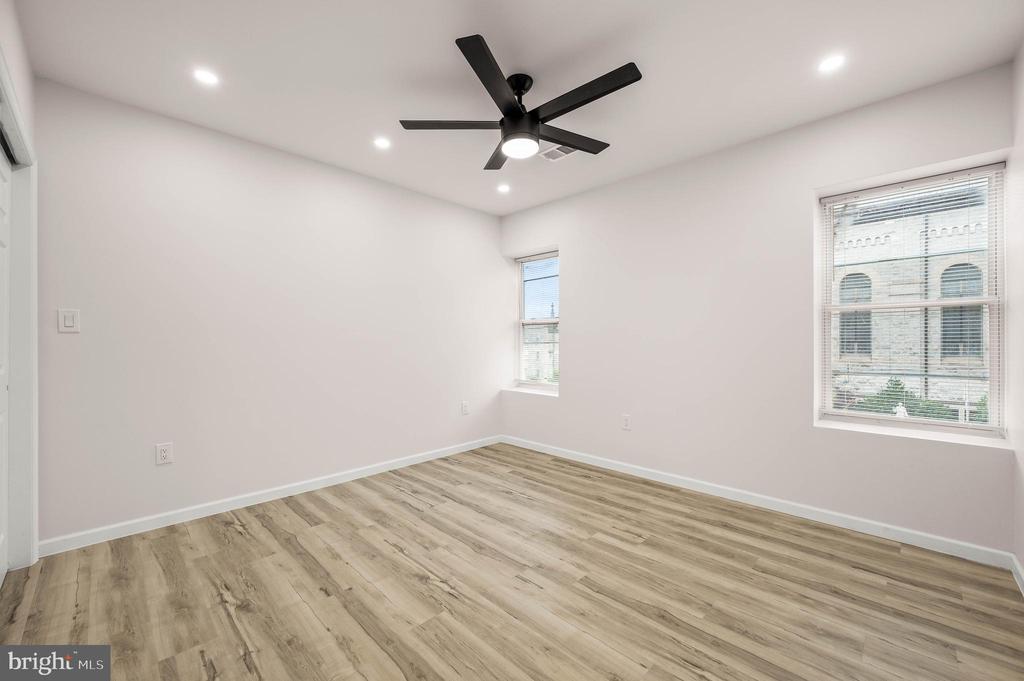 437 W GIRARD AVENUE Unit: 4
