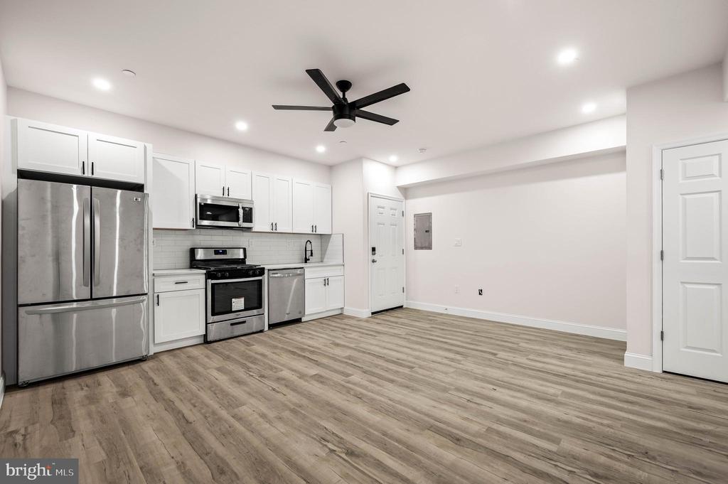 437-39 W GIRARD AVE #4