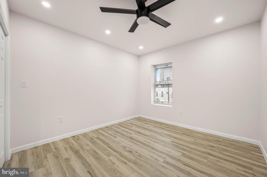 437-39 W GIRARD AVE #4