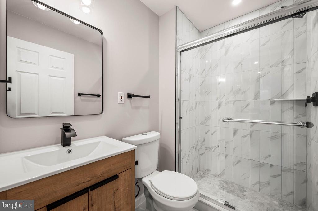 437-39 W GIRARD AVE #4