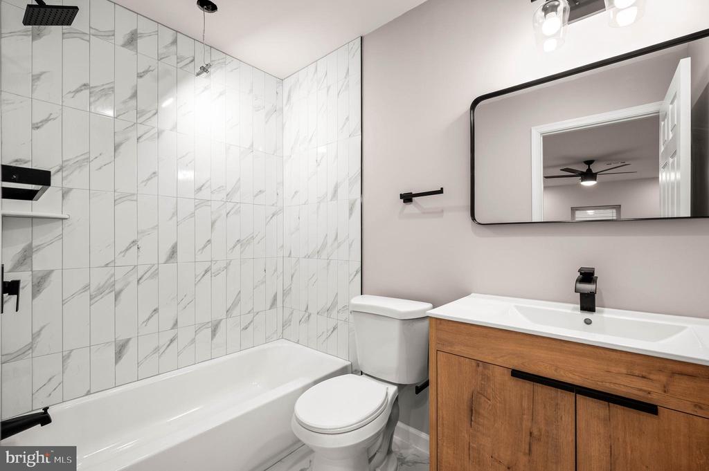 437-39 W GIRARD AVE #4