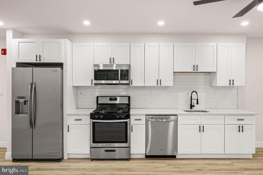 437-39 W GIRARD AVE #4