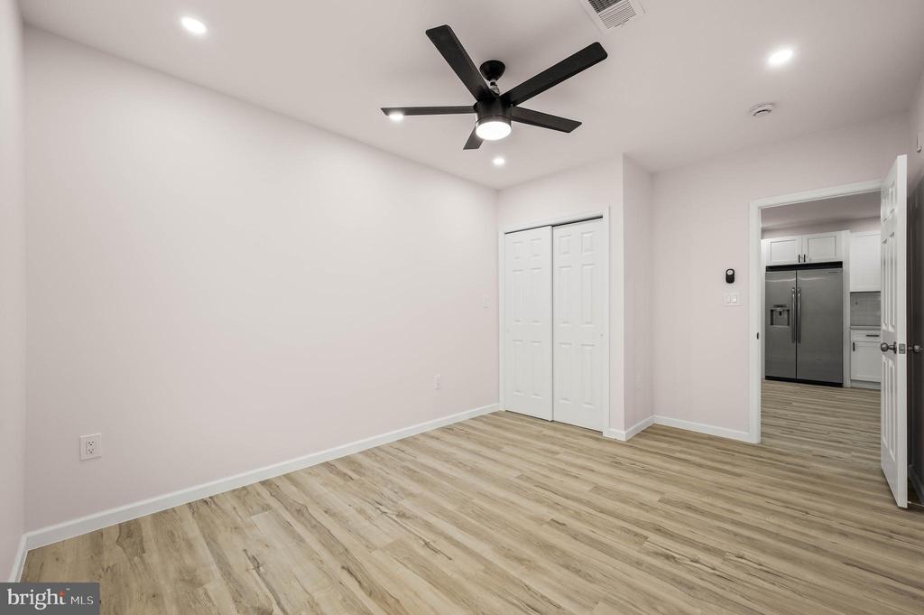 437-39 W GIRARD AVE #4