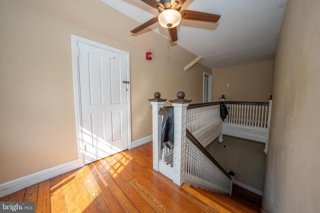 302 W SCHOOL HOUSE LANE