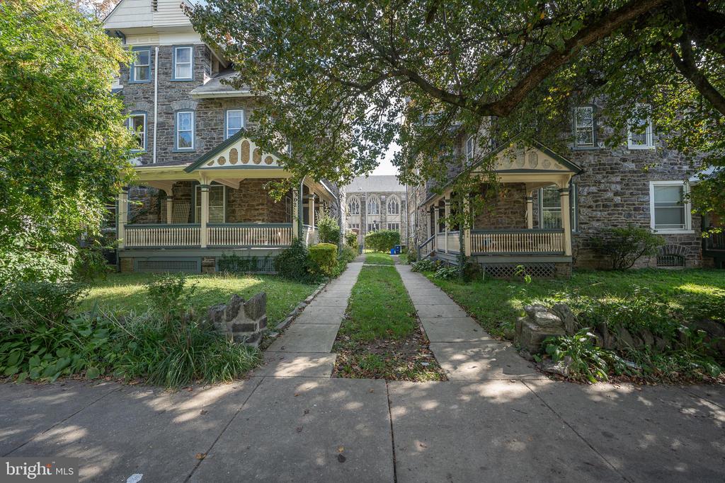 302 W SCHOOL HOUSE LANE