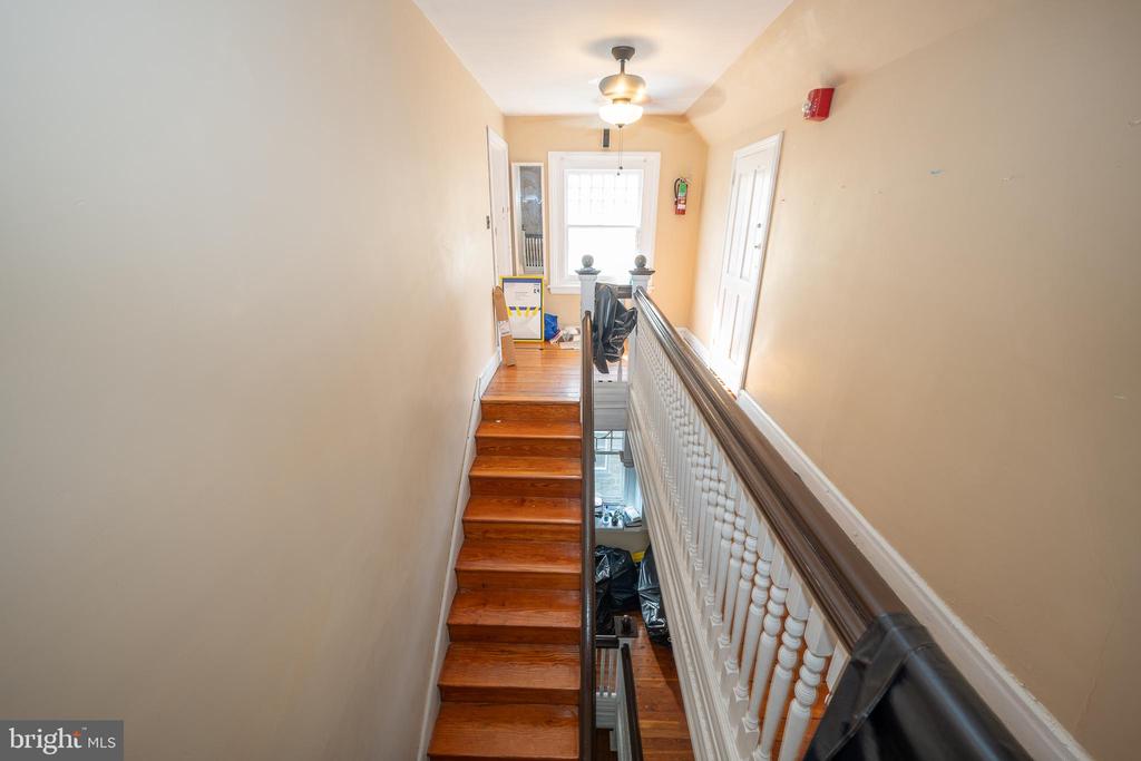 302 W SCHOOL HOUSE LANE