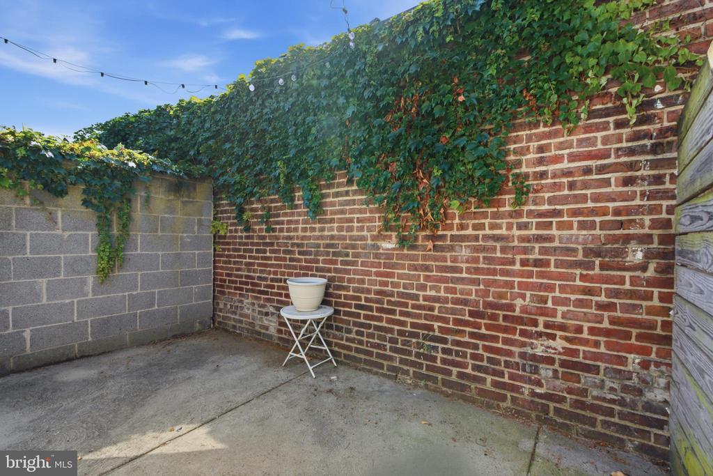 2663 MARTHA STREET