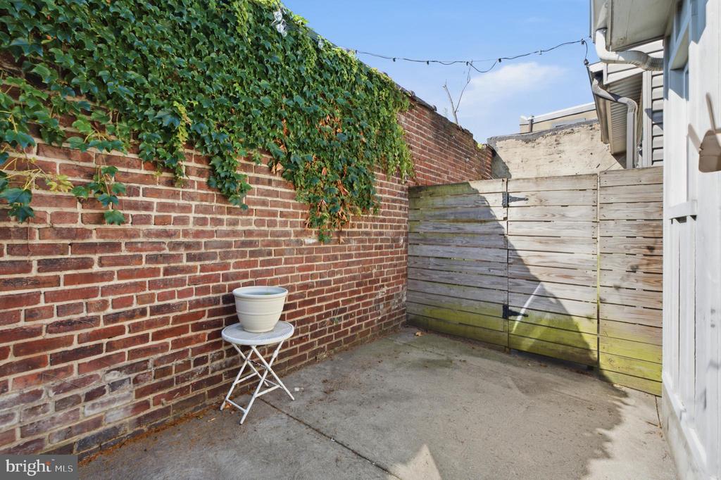 2663 MARTHA STREET