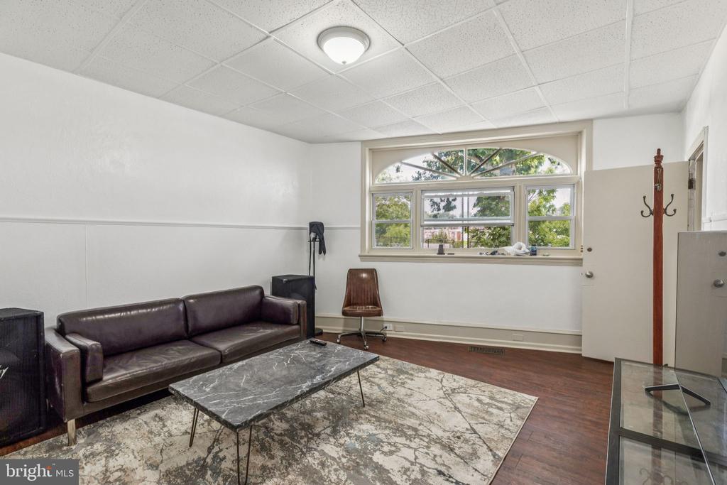 4714 WOODLAND AVENUE
