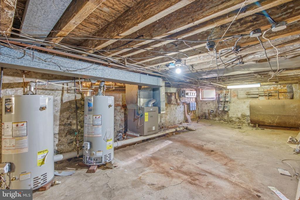 673 N 11TH STREET